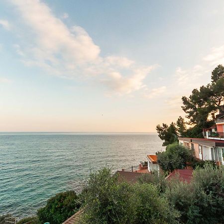 C22 Beachfront Villa - Spa Bath, Pool, Private Beach, Parking Free Andora Екстер'єр фото