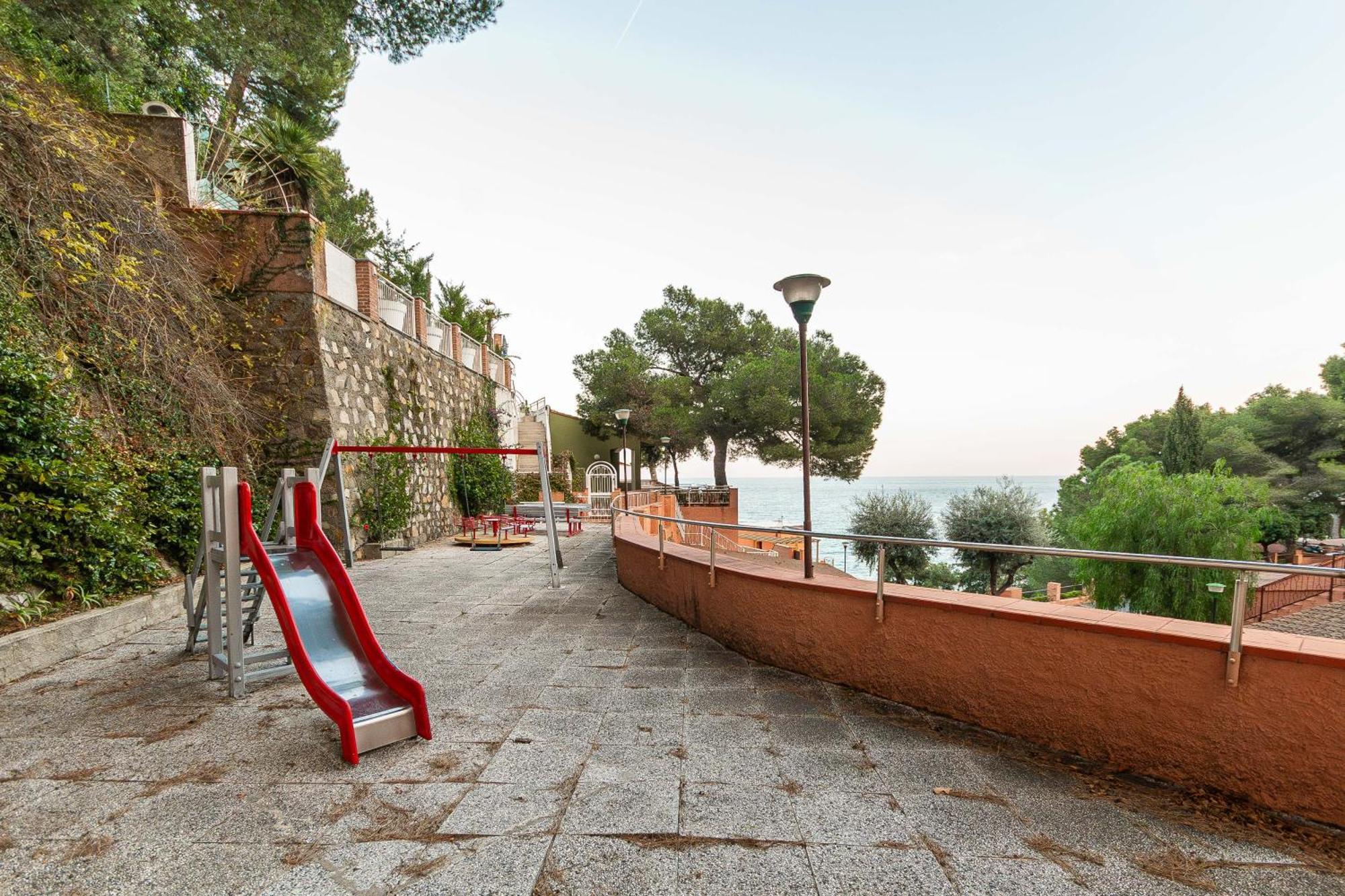 C22 Beachfront Villa - Spa Bath, Pool, Private Beach, Parking Free Andora Екстер'єр фото